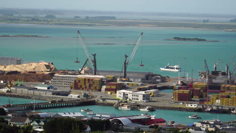 Industriehafen-Bluff-In-Neuseeland,-Ansicht-Von-Oben-Industriehafen-Der-Bucht,-Halbinsel-In-Neuseeland,-Luftdrohnenfernansicht