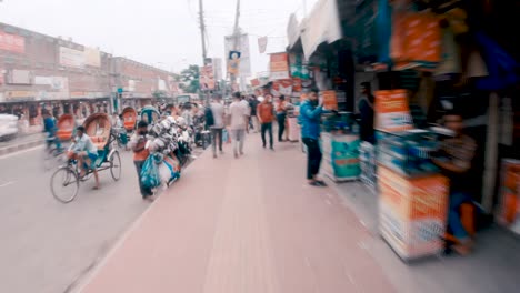 Vueltas-Exageradas-De-Un-Mercado-Local-En-Dhaka,-Bangladesh