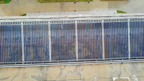 Solarwarmwasserbereiter-Auf-Dem-Dach