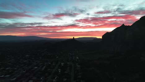 Cielo-Colorido-Sobre-La-Vista-Panorámica-De-Sedona-Durante-La-Puesta-De-Sol-En-Arizona,-Estados-Unidos