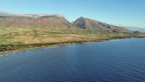 Las-Montañas-Del-Oeste-De-Maui-Se-Vuelven-Verdes-Después-De-La-Lluvia