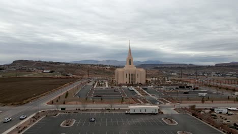 Aerial-push-in-view-of-the-LDS-Red-Cliffs-Temple-in-St