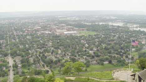 View-from-Grandad-Bluff-in-La-Crosse,-Wisconsin,-overlooking-city