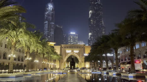 Neigen-Sie-Sich-Von-Der-Naddaf-Perspektive-In-Dubai-City-Zur-Nächtlichen-Lichtshow-Burj-Khalifa,-Einem-Berühmten-Ort-Zum-Fotografieren-Für-Soziale-Medien