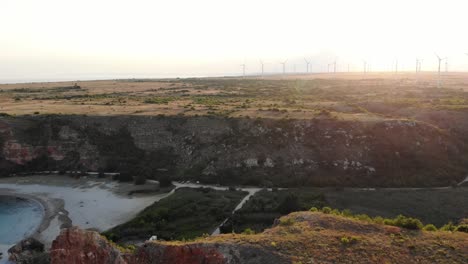 Malerische-Landzunge-Des-Kaps-Kaliakra-Mit-Windkraftanlagen-Im-Süden-Von-Dobrudscha,-Bulgarien