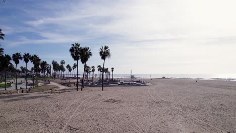 Drones-Salen-Del-Famoso-Parque-De-Patinaje-En-Venice-Beach,-California