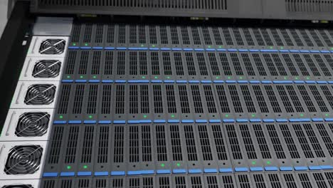 Rechenzentrums-Rack-Mit-Servern,-Digitales-3D-Rendering-In-Vertikaler-Richtung