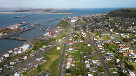 Bluff-with-its-seaport-on-southern-coast-of-South-Island,-New-Zealand