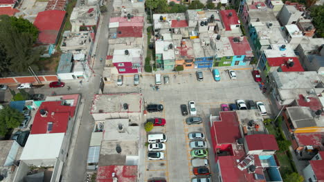 Fliegen-Sie-über-Eine-Pulsierende-Vorstadtgemeinde-In-Mexiko-Stadt