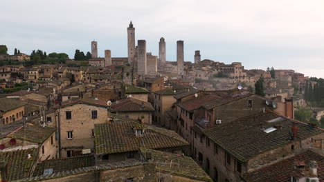 Ancient-Stone-Houses-And-Towers-During-Sunrise-In-San-Gimignano,-Tuscany,-North-central-Italy