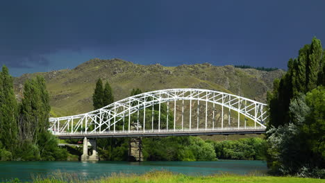 Steel-truss-arch-Alexandra-bridge-on-Clutha-River,-New-Zealand