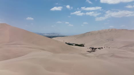 Buggies-De-Dunas-En-Huacachina,-Desierto-De-Perú