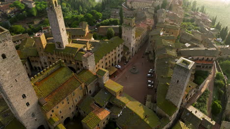 Iconic-Towers-Rising-On-The-Hilltop-Townscape-Of-San-Gimignano-In-Siena,-Tuscany,-North-central-Italy