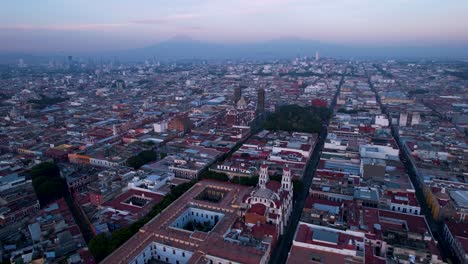 Aerial-Push-In-footage-of-Puebla-City,-Mexico-early-in-the-morning,-before-sunrise