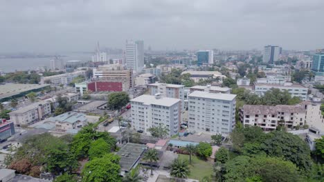 Isla-Victoria,-Lagos-Nigeria--diciembre-20-2022:-Paisaje-Urbano-De-La-Isla-Victoria,-Un-Lujoso-Distrito-Comercial-Y-Residencial-En-Lagos