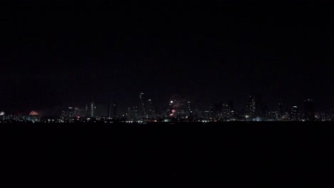Panama-City-Mit-Feuerwerk-überall-An-Silvester-Um-Mitternacht