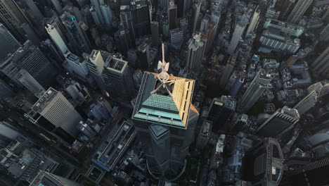 überführungsaufnahme-Aus-Der-Vogelperspektive-Des-Zentrumsgebäudes-Im-Zentrum-Von-Hong-Kong