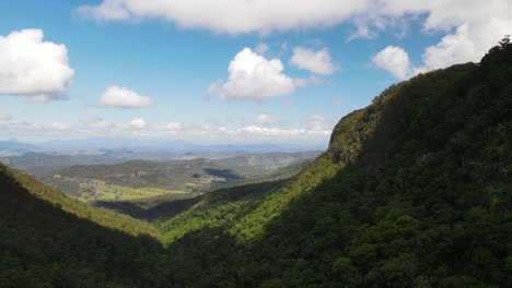 Drone-view-starting-from-Moran-falls-lookout-in-the-NESCO-World-Heritage–listed-Gondwana-Rainforests-in-the-Lamington-National-Parks
