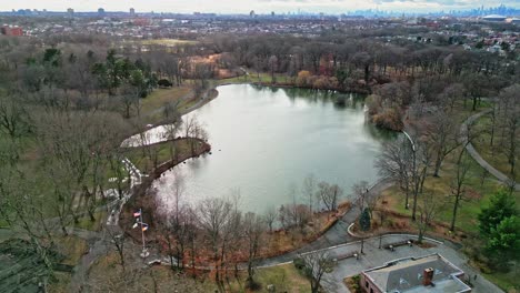 Lake-in-Kissena-park,-neighborhood-of-Flushing-in-Queens,-New-York-City