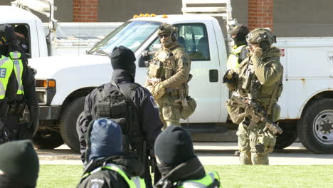 Police-and-army-forces-providing-safety-during-freedom-convoy-protests-in-Windsor,-Canada