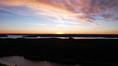 Drone-shot-of-a-warm-sunrise-over-Lake-Monroe,-Indiana-in-the-USA