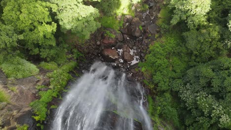 Spectacular-view-of-Morans-Falls-tumbling-80-metres-down-into-Morans-Creek-gorge
