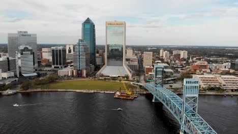 Aerial-view-away-from-downtown-Jacksonville,-Florida,-USA---reverse,-drone-shot