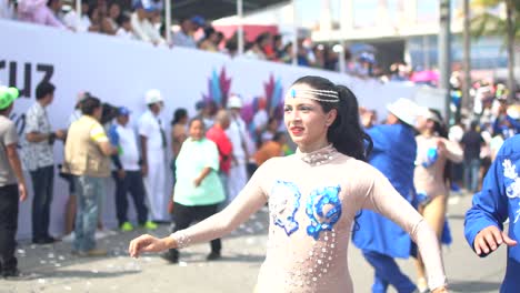 Gente-Feliz-En-El-Carnaval-De-Veracruz-Mexico