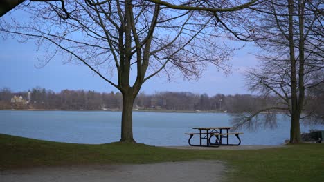 Niagara-on-the-lake-empty-picnic-table-during-day-by-lake-view