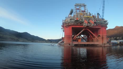 Drilling-rig-Transocean-barents-anchored-up-alongside-westcon-Ølensvåg---pouring-out-cooling-water