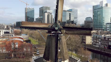 Spinning-Classic-Dutch-Windmill-In-Utrecht,-Urban-City-Setting-In-Netherlands