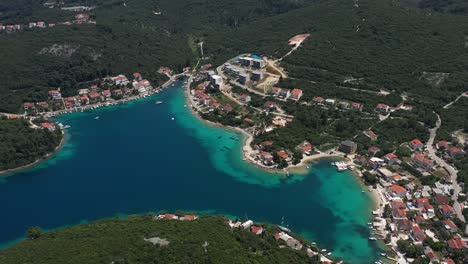 Malerischer-Blick-Auf-Das-Dorf-Zrnovo-In-Korcula-Kroatien---Luftaufnahme