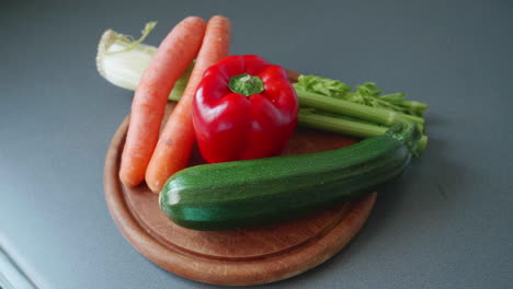 Moving-shot-of-vegetables-nicely-arranged-on-a-wooden-board