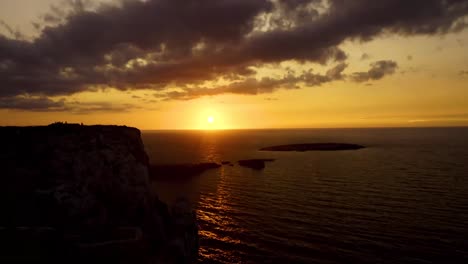 Zeitraffer-Des-Sonnenuntergangs-In-Cape-Cavalleria-Leuchtturm-Insel-Menorca-Spanien
