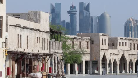 Souq-Waqif-Es-Conocido-Como-Un-Lugar-Para-Socializar,-Cultura,-Patrimonio-En-Qatar