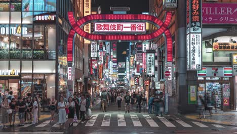 Kabukicho---Tourists-Walking-In-The-Street-At-Night-In-Front-Of-Gate-At-Kabukicho-In-Shinjuku,-Tokyo,-Japan