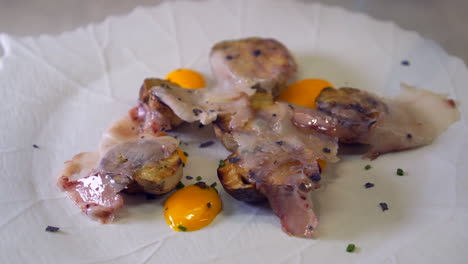 Grilled-boletus-with-crispy-pork