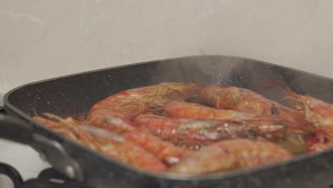 Cooking-frying-delicious-red-Argentinian-shrimps-shrimp-prawn-gourmet-restaurant