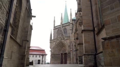 Vista-Al-Hall-De-Entrada-De-La-Antigua-Catedral-De-Erfurt-En-El-Distrito-De-La-Ciudad-Vieja