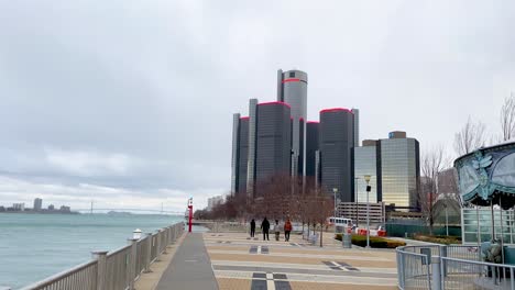 Landscape-of-Detroit-Riverwalk-or-Riverfront