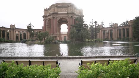 A-beautiful-view-of-the-Palace-of-Fine-Arts-in-San-Francisco,-California