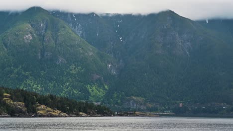 Lange-Objektivaufnahme-Von-Gambier-Island-In-British-Columbia