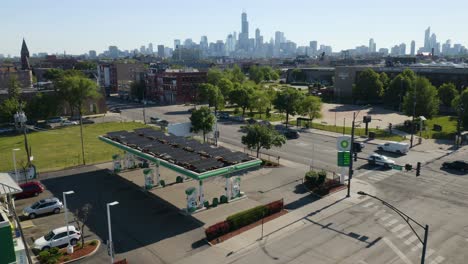 BP-Gas-Station-with-Chicago,-Illinois-Skyline-in-Background