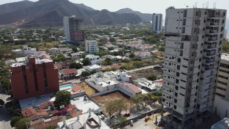 New-highrise-under-construction-in-Colombian-coastal-city-Santa-Marta
