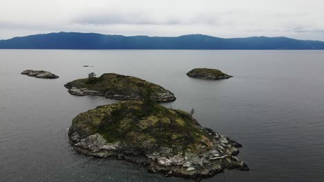 Toma-Aérea-De-Drones-De-La-Isla-Hodgson-En-Columbia-Británica