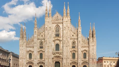 Milan,-Italy---May-03,-2021:-Crowd-of-tourists-in-the-square-in-front-of-the-Duomo-of-Milan,sunny-day-time-lapse,Italy