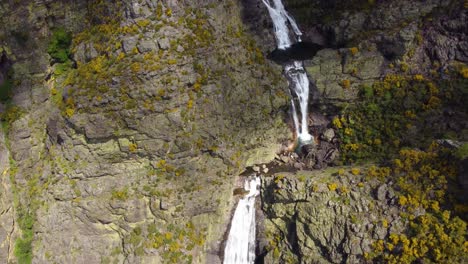 Fisgas-Do-Ermelo-Cascade---Wunderschöne-Kaskadierende-Wasserfälle-Im-Naturpark-Alvao---Portugal