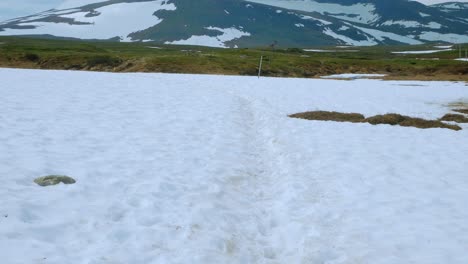 Schneebedeckte-Landschaft-Am-Wanderweg-Jamtlandstriangeln-In-Den-Skandinavischen-Bergen-In-Jamtland,-Schweden
