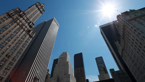 Downtown-street-view-of-skyline-on-a-sunny-day-in-urban-Manhattan,-New-York-City