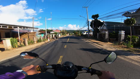 Riding-motorcycle-around-Da-Lat-on-sunny-day